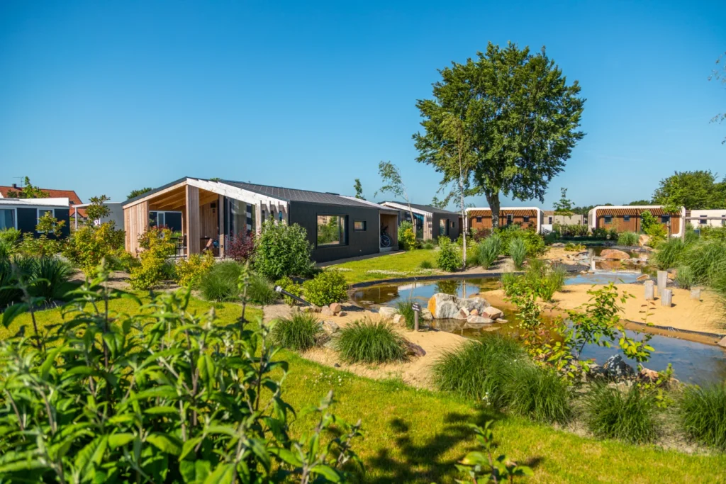 #6 Rheden

    Gelderland
    EuroParcs op 7km
    SUP en kano verhuur
    Tiny House, waterlodges en chalets
