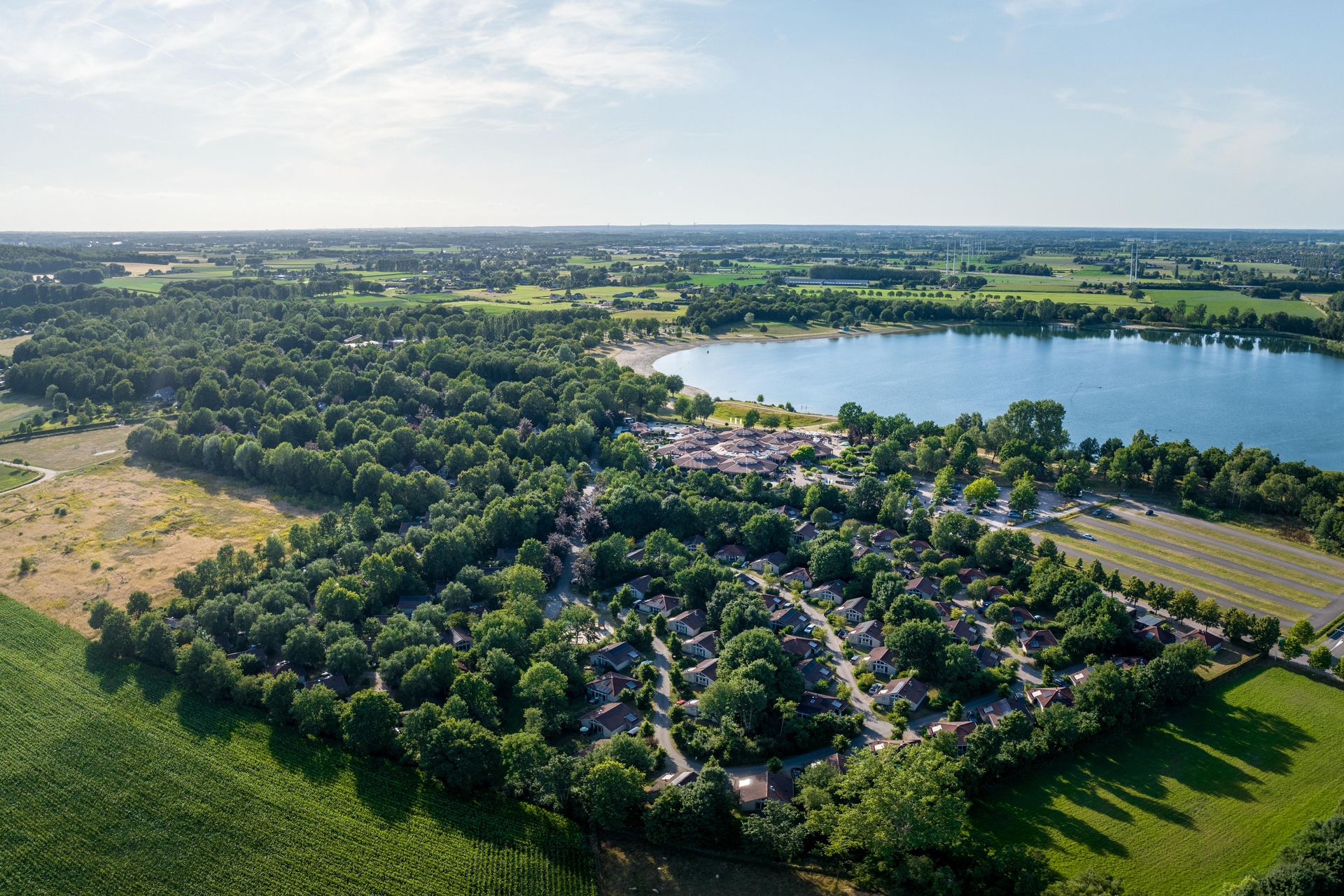 #9 Zeddam

    Gelderland
    Landal op 2,4km
    Recreatiemeer
    Bungalows
