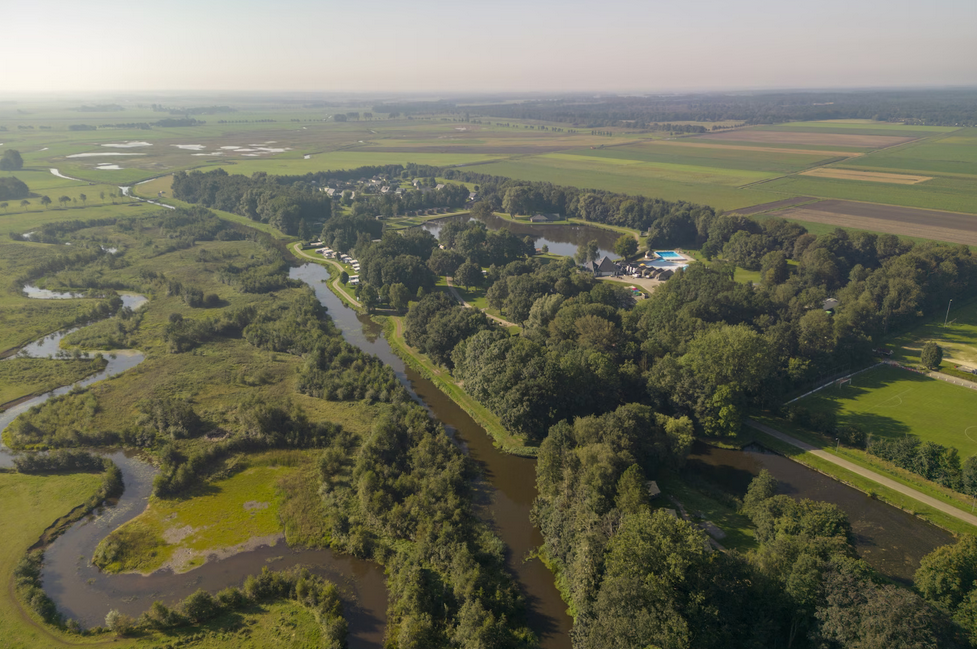 #8 Gieten-Gasselte

    Drenthe
    Roompot op 7,8km
    Kano verhuur
    Safaritent, villa’s en chalets
