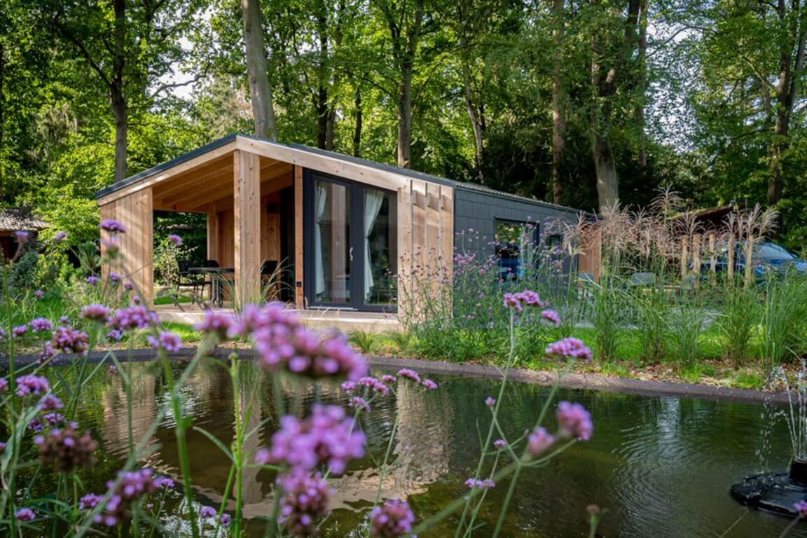 #6 Rheden

    Gelderland
    EuroParcs op 7km
    SUP en kano verhuur
    Tiny House, waterlodges en chalets
