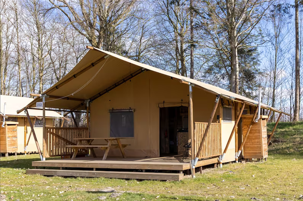 #8 Gieten-Gasselte

    Drenthe
    Roompot op 7,8km
    Kano verhuur
    Safaritent, villa’s en chalets
