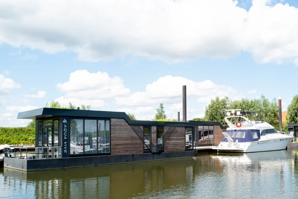 #6 Rheden

    Gelderland
    EuroParcs op 7km
    SUP en kano verhuur
    Tiny House, waterlodges en chalets
